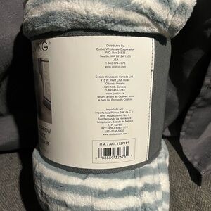 NWT throw blanket